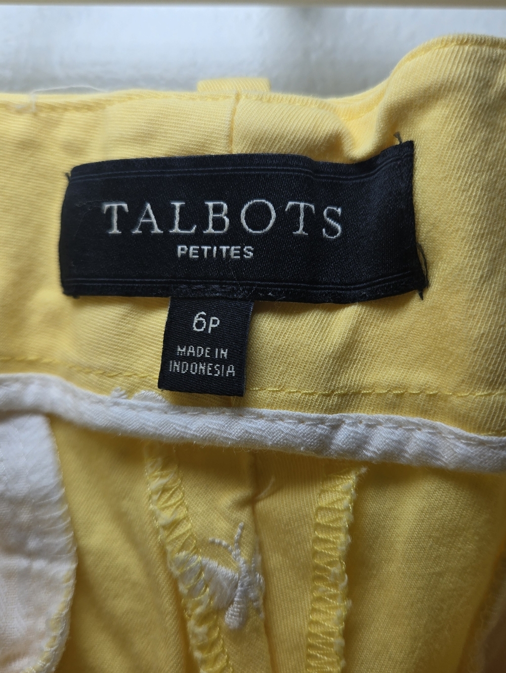Womens Talbots Petites Size 6p Yellow Twil Shorts Embroidered White Butterflies - Picture 3 of 4